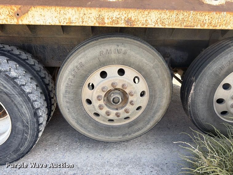 image for item FM7695 2000 Kenworth T800 dump truck