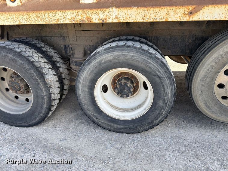 image for item FM7695 2000 Kenworth T800 dump truck