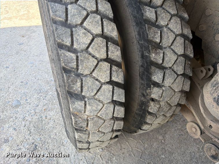 image for item FM7695 2000 Kenworth T800 dump truck