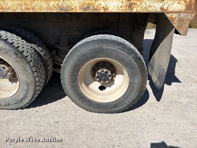 image for item FM7695 2000 Kenworth T800 dump truck