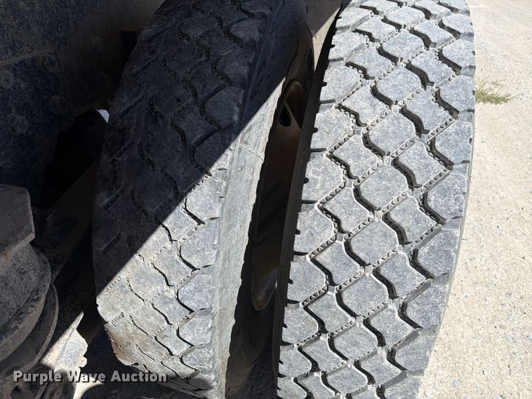 image for item FM7695 2000 Kenworth T800 dump truck