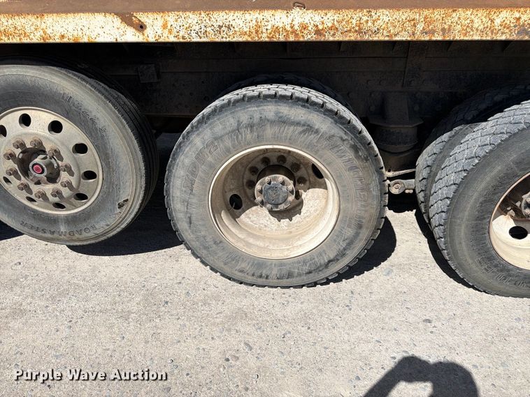 image for item FM7695 2000 Kenworth T800 dump truck