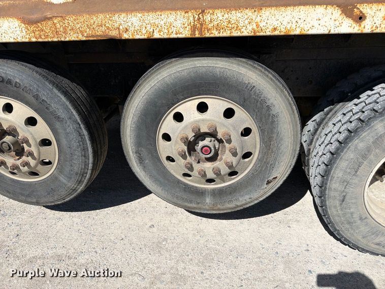 image for item FM7695 2000 Kenworth T800 dump truck
