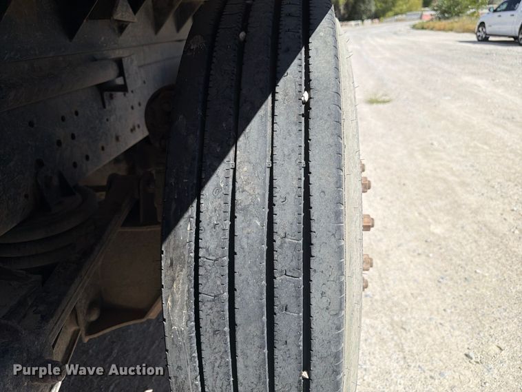 image for item FM7695 2000 Kenworth T800 dump truck