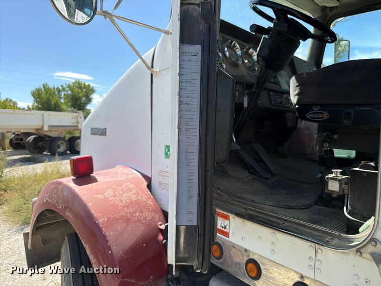 image for item FM7695 2000 Kenworth T800 dump truck