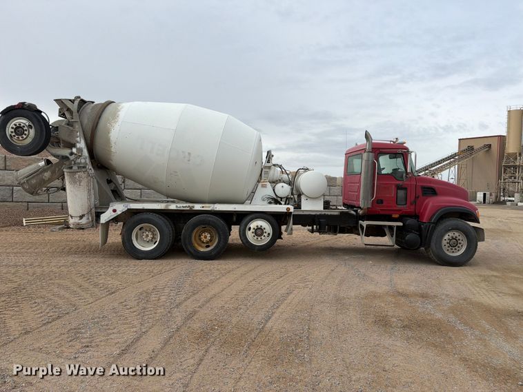 image for item FM7697 2004 Mack CV ready mix truck
