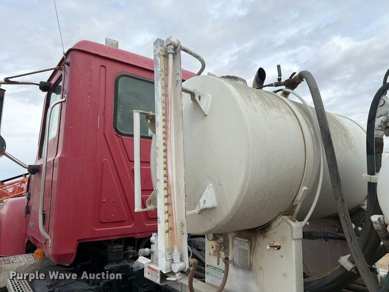 image for item FM7697 2004 Mack CV ready mix truck