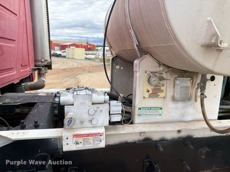 image for item FM7697 2004 Mack CV ready mix truck