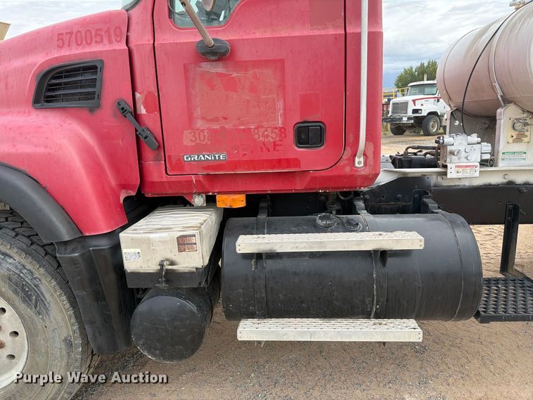 image for item FM7697 2004 Mack CV ready mix truck