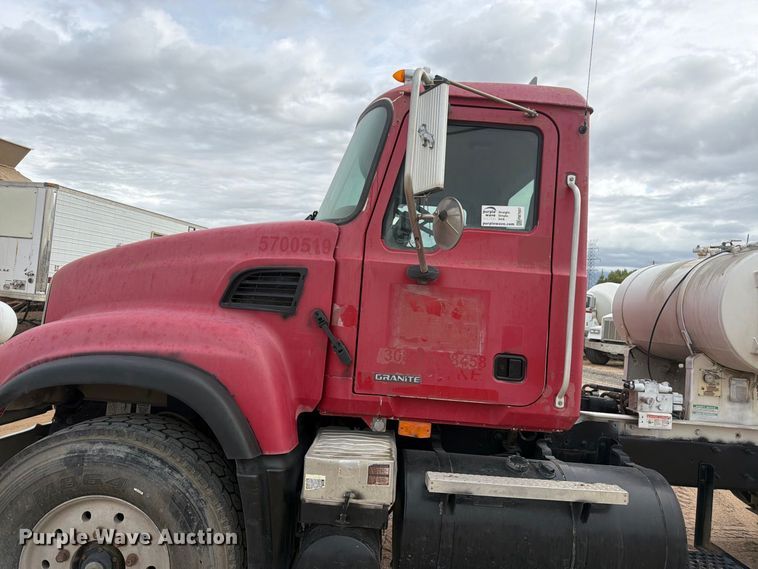image for item FM7697 2004 Mack CV ready mix truck