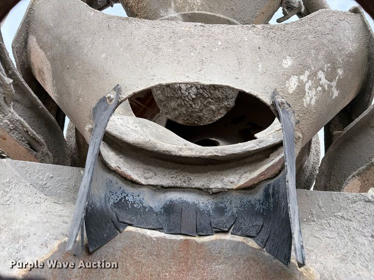 image for item FM7697 2004 Mack CV ready mix truck