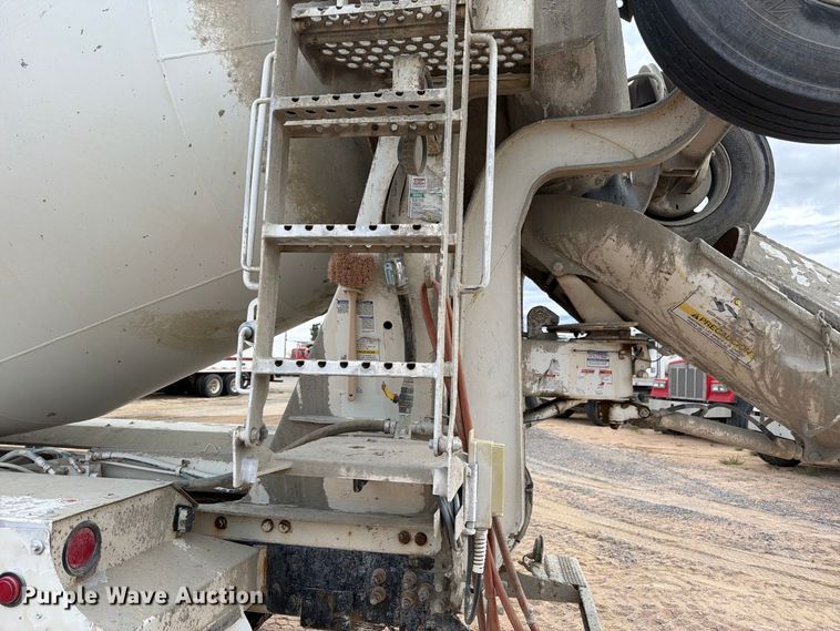 image for item FM7697 2004 Mack CV ready mix truck