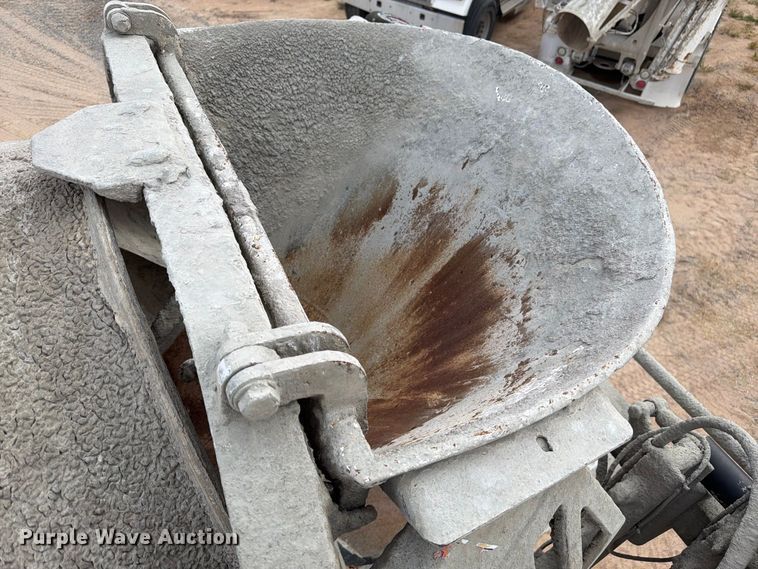 image for item FM7697 2004 Mack CV ready mix truck