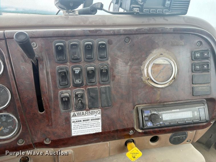 image for item FM7697 2004 Mack CV ready mix truck