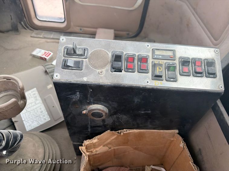image for item FM7697 2004 Mack CV ready mix truck