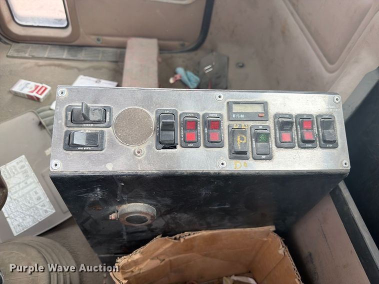 image for item FM7697 2004 Mack CV ready mix truck