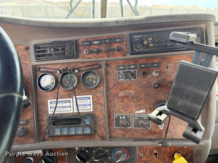 image for item FM7699 2003 Kenworth W900 ready mix truck