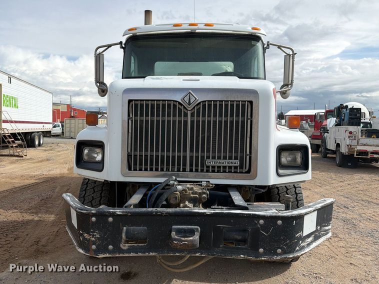 image for item FM7701 2001 International 5600i ready mix truck