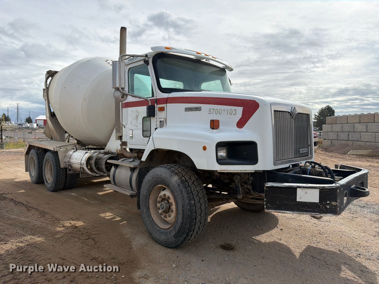image for item FM7701 2001 International 5600i ready mix truck