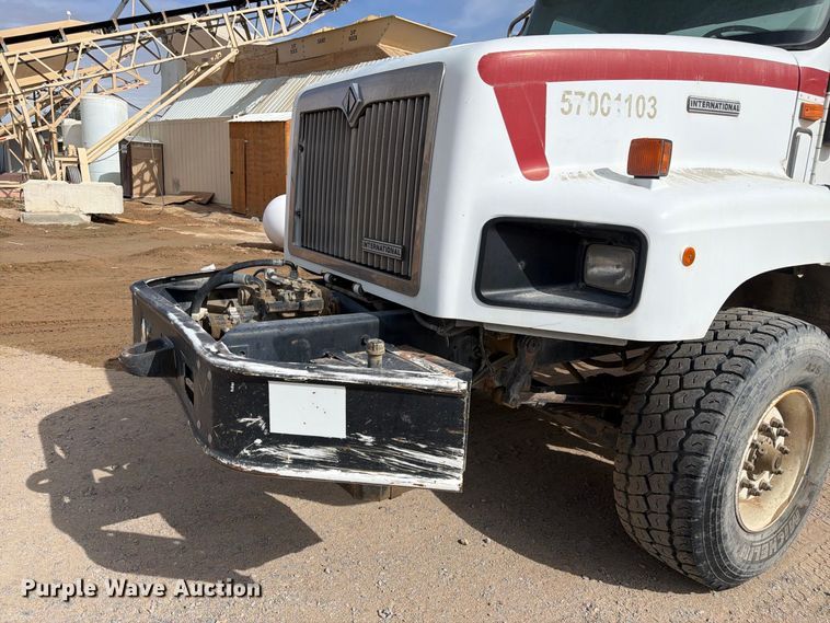 image for item FM7701 2001 International 5600i ready mix truck
