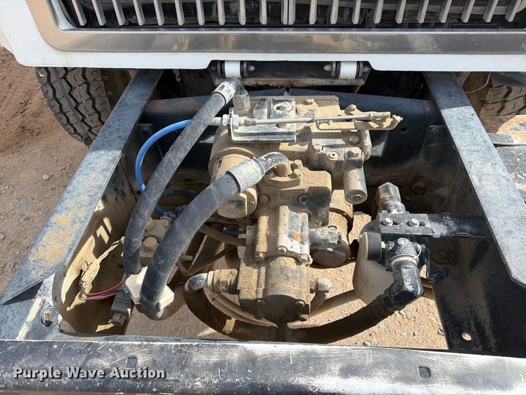 image for item FM7701 2001 International 5600i ready mix truck