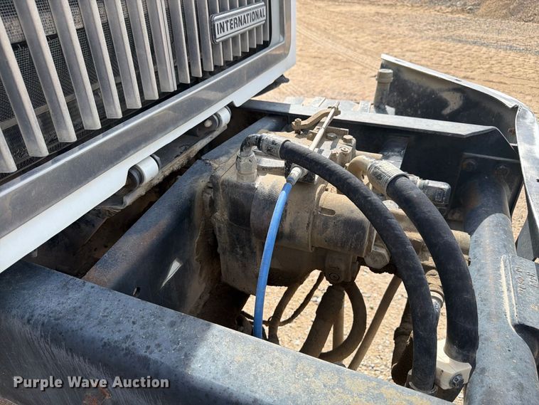 image for item FM7701 2001 International 5600i ready mix truck