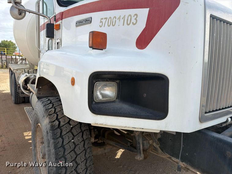 image for item FM7701 2001 International 5600i ready mix truck
