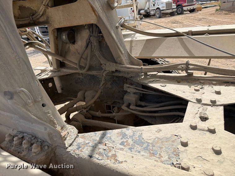 image for item FM7701 2001 International 5600i ready mix truck