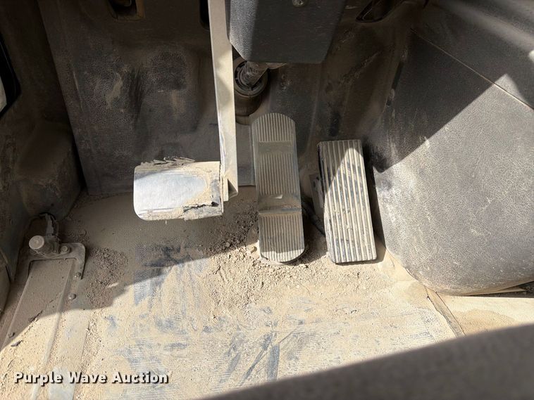 image for item FM7701 2001 International 5600i ready mix truck