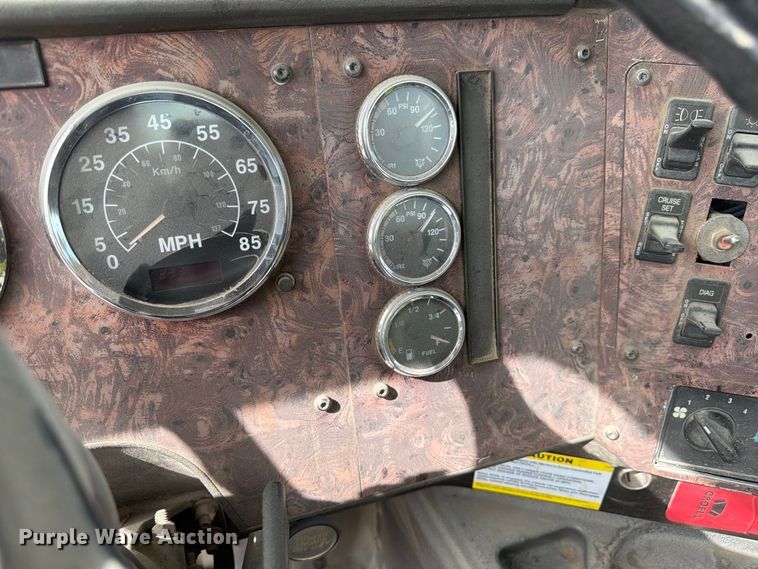 image for item FM7701 2001 International 5600i ready mix truck