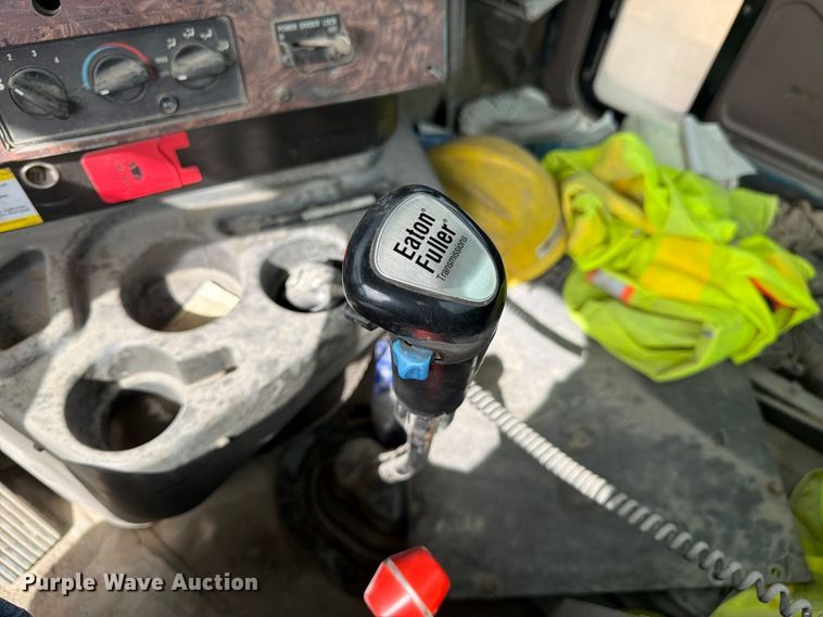 image for item FM7701 2001 International 5600i ready mix truck