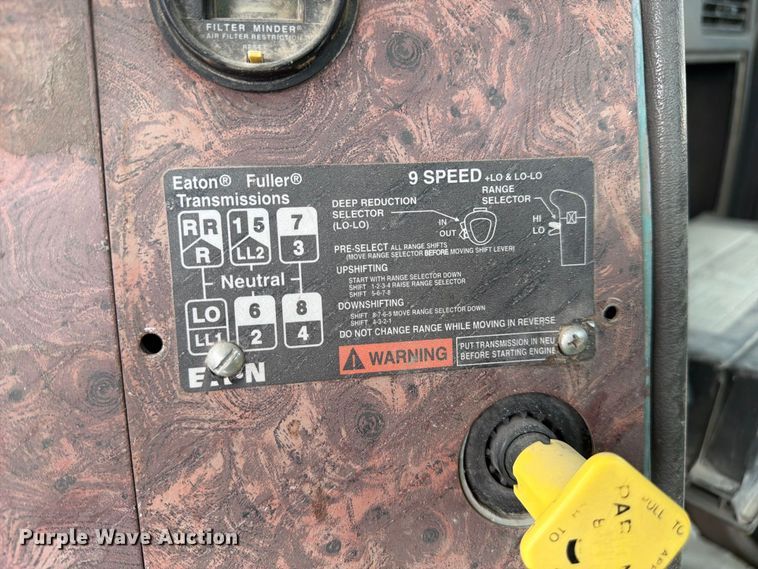 image for item FM7701 2001 International 5600i ready mix truck