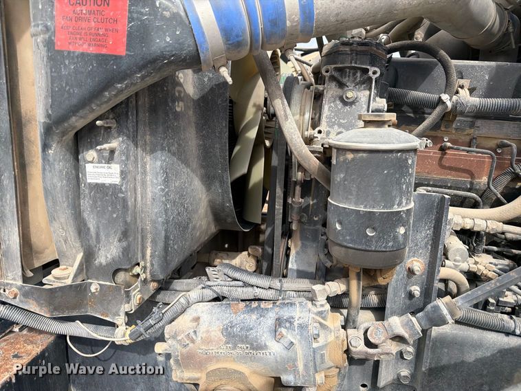 image for item FM7701 2001 International 5600i ready mix truck