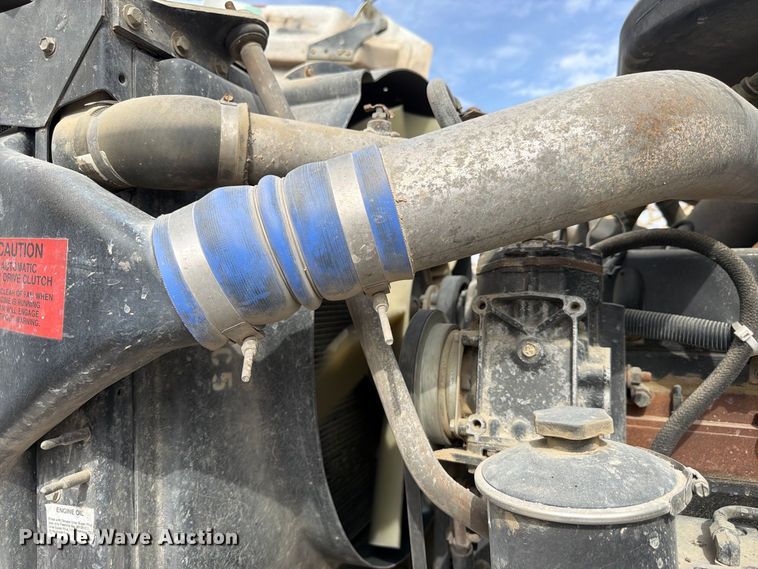 image for item FM7701 2001 International 5600i ready mix truck