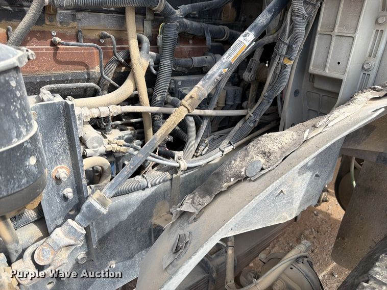 image for item FM7701 2001 International 5600i ready mix truck