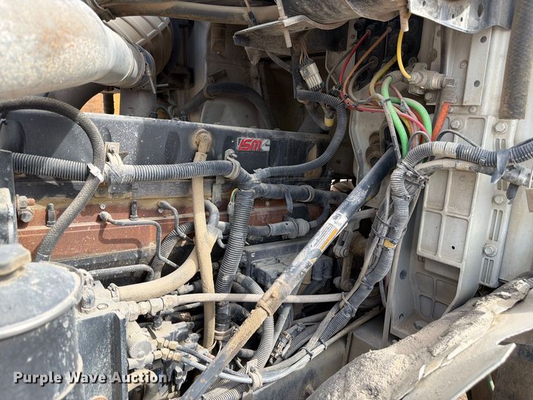 image for item FM7701 2001 International 5600i ready mix truck