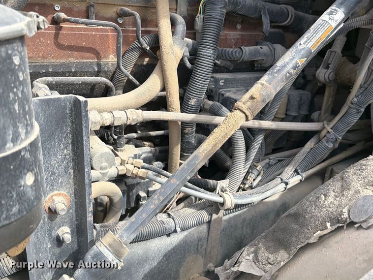 image for item FM7701 2001 International 5600i ready mix truck