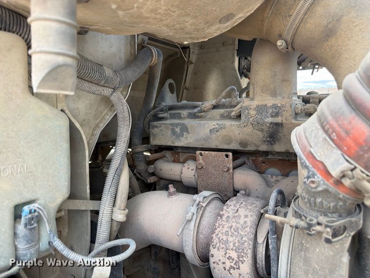 image for item FM7701 2001 International 5600i ready mix truck