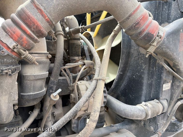 image for item FM7701 2001 International 5600i ready mix truck