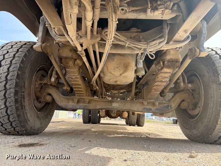 image for item FM7701 2001 International 5600i ready mix truck