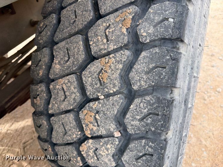 image for item FM7701 2001 International 5600i ready mix truck