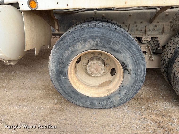 image for item FM7701 2001 International 5600i ready mix truck