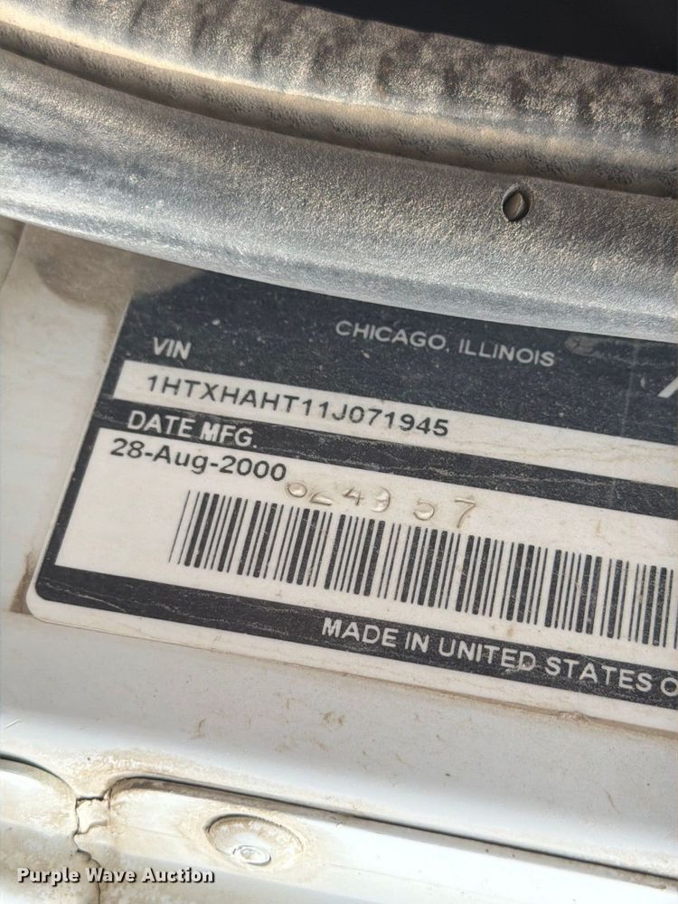 image for item FM7701 2001 International 5600i ready mix truck