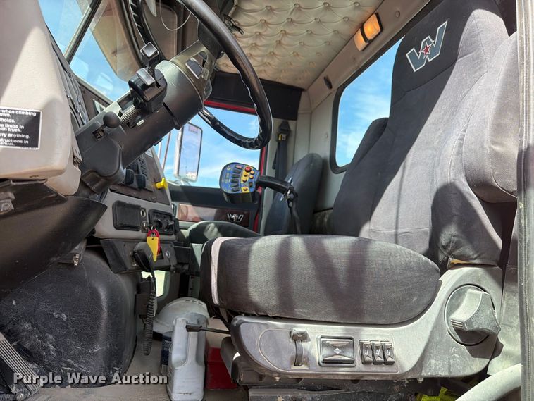 image for item FM7704 2015 Western Star 4700 