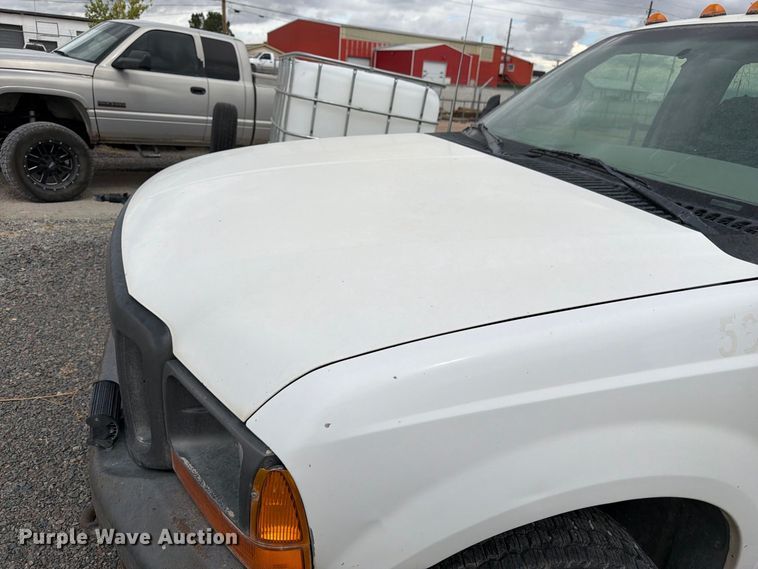 image for item FM7705 2000 Ford F450 Super Duty utility / service truck