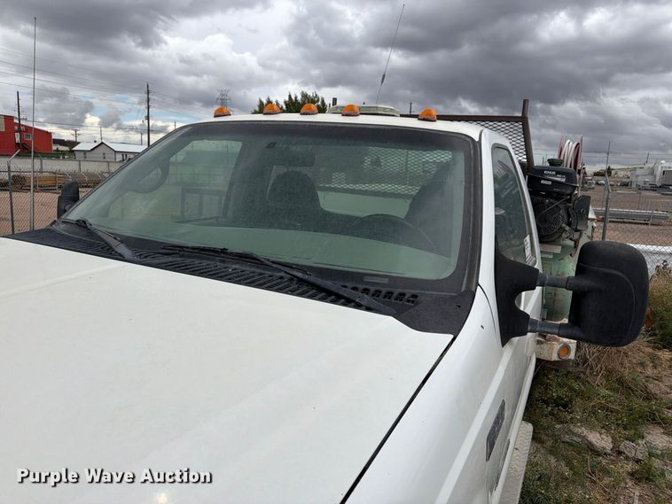image for item FM7705 2000 Ford F450 Super Duty utility / service truck
