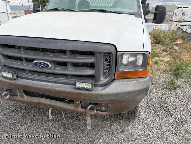 image for item FM7705 2000 Ford F450 Super Duty utility / service truck