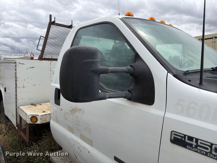 image for item FM7705 2000 Ford F450 Super Duty utility / service truck