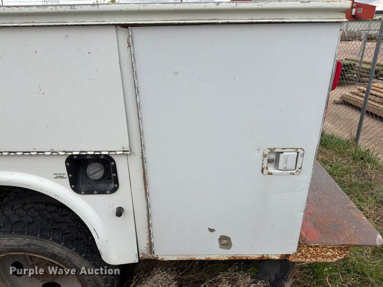 image for item FM7705 2000 Ford F450 Super Duty utility / service truck