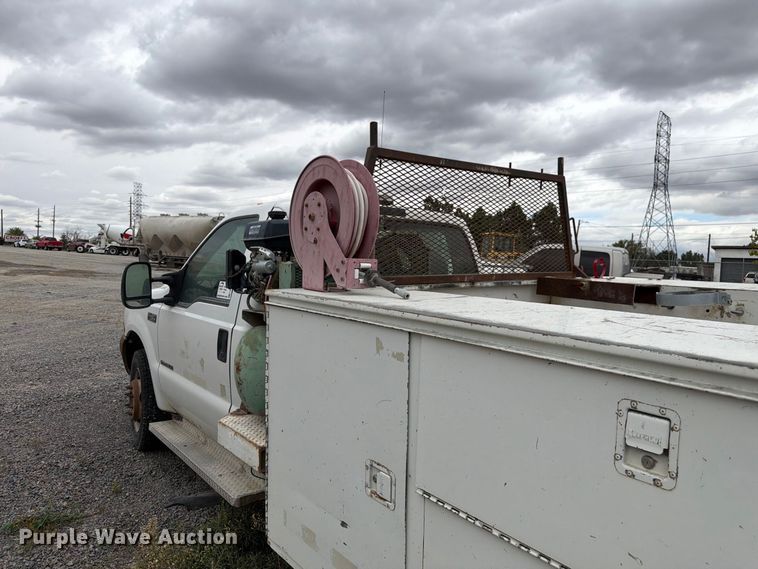 image for item FM7705 2000 Ford F450 Super Duty utility / service truck